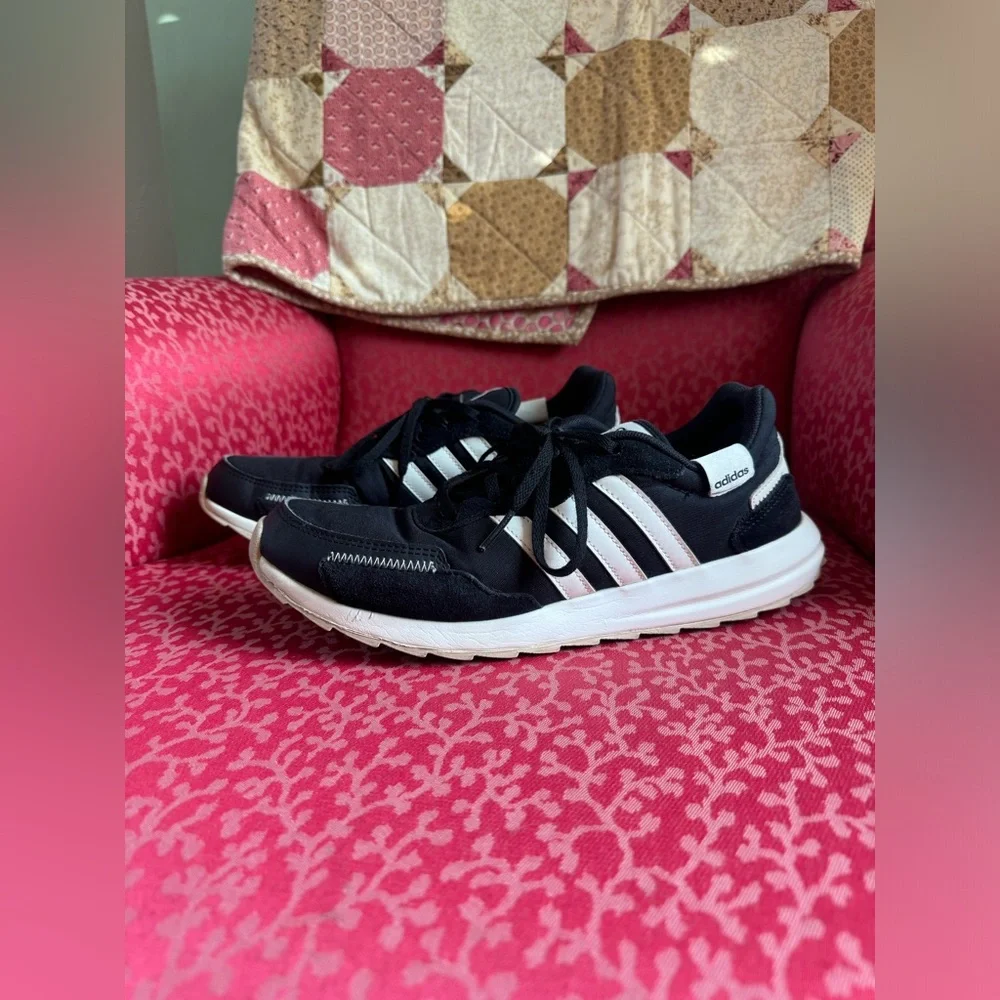 Adidas Original Classic Sneakers, Black & White, Size 8.5 - Picture 1 of 9